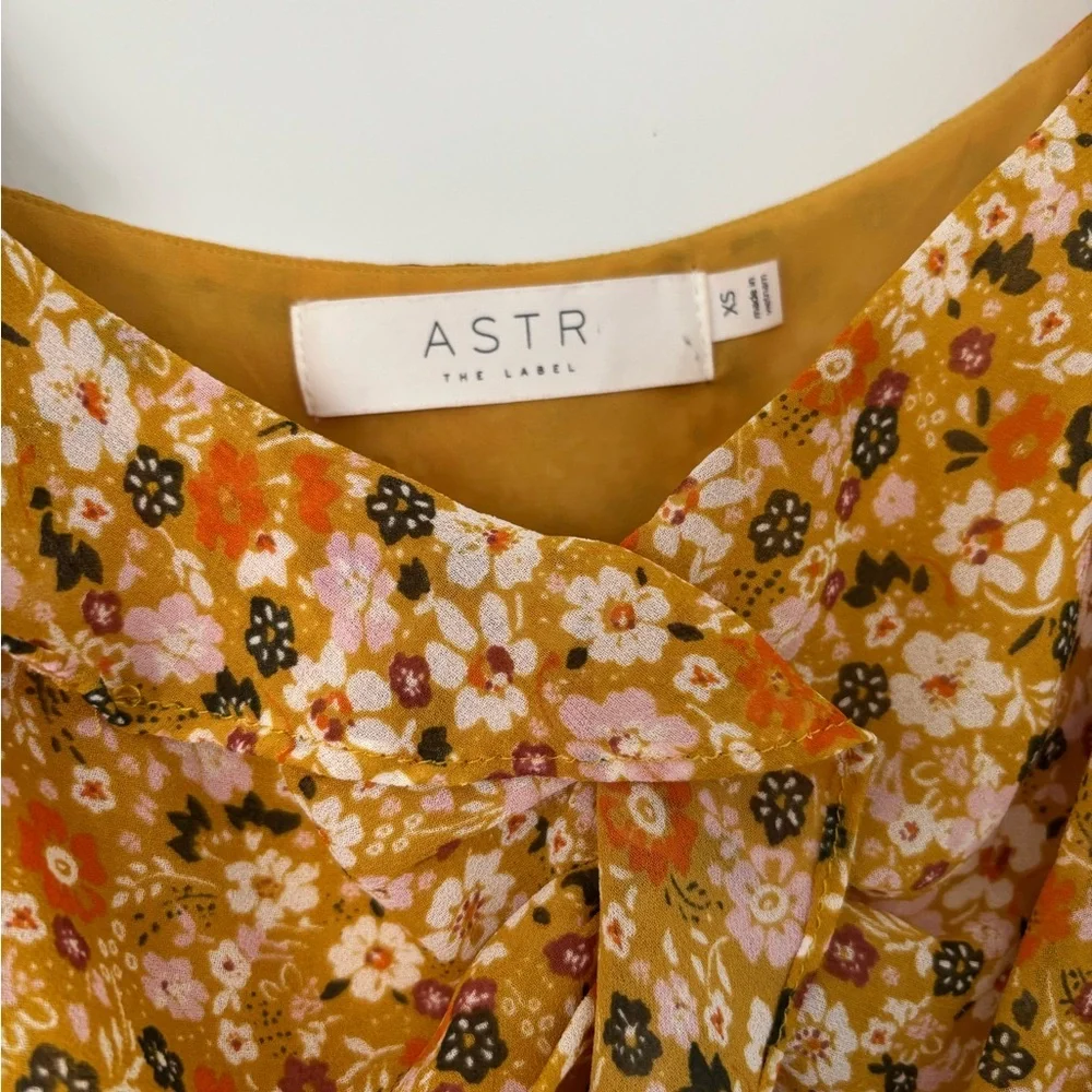 ASTR the Label Concord floral ruffle mustard Ruched Sleeve Blouse boho top XS